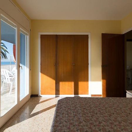 Apartamento En 1Era Linea Mar Con Terraza De 25M2 Castelldefels Exterior foto